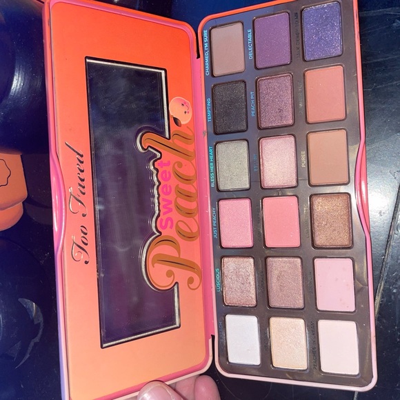 Too faced peach pallet 🍑 - Picture 1 of 4